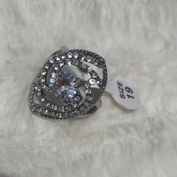 EyeCatcher stunning ring   Big Sparkly size 9 - Picture 5 of 5
